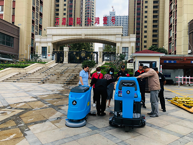  鼎潔盛世洗地機(jī)助力小區(qū)停車場，零差評57